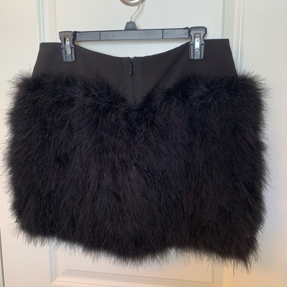$98🖤Michaela Marabou feather BCBG skirt size L - Picture 5 of 9